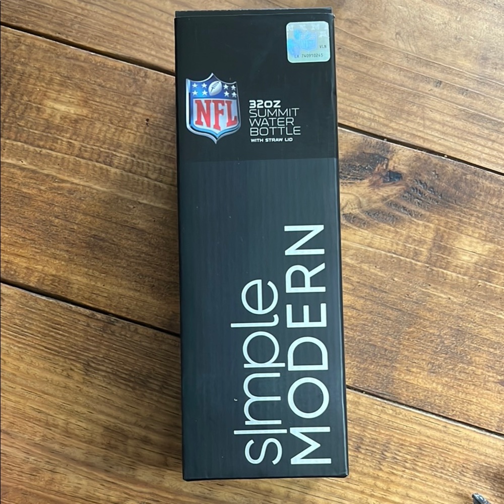 Simple Modern NFL Black Water Bottle Texans